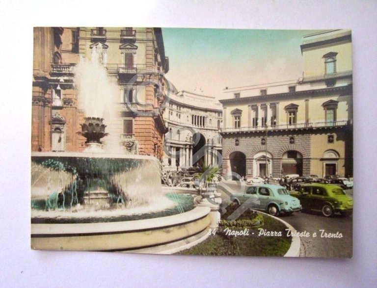 Cartolina Napoli - Piazza Trieste e Trento 1960.