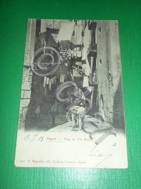 Cartolina Napoli - Vico di Via Porto 1903.