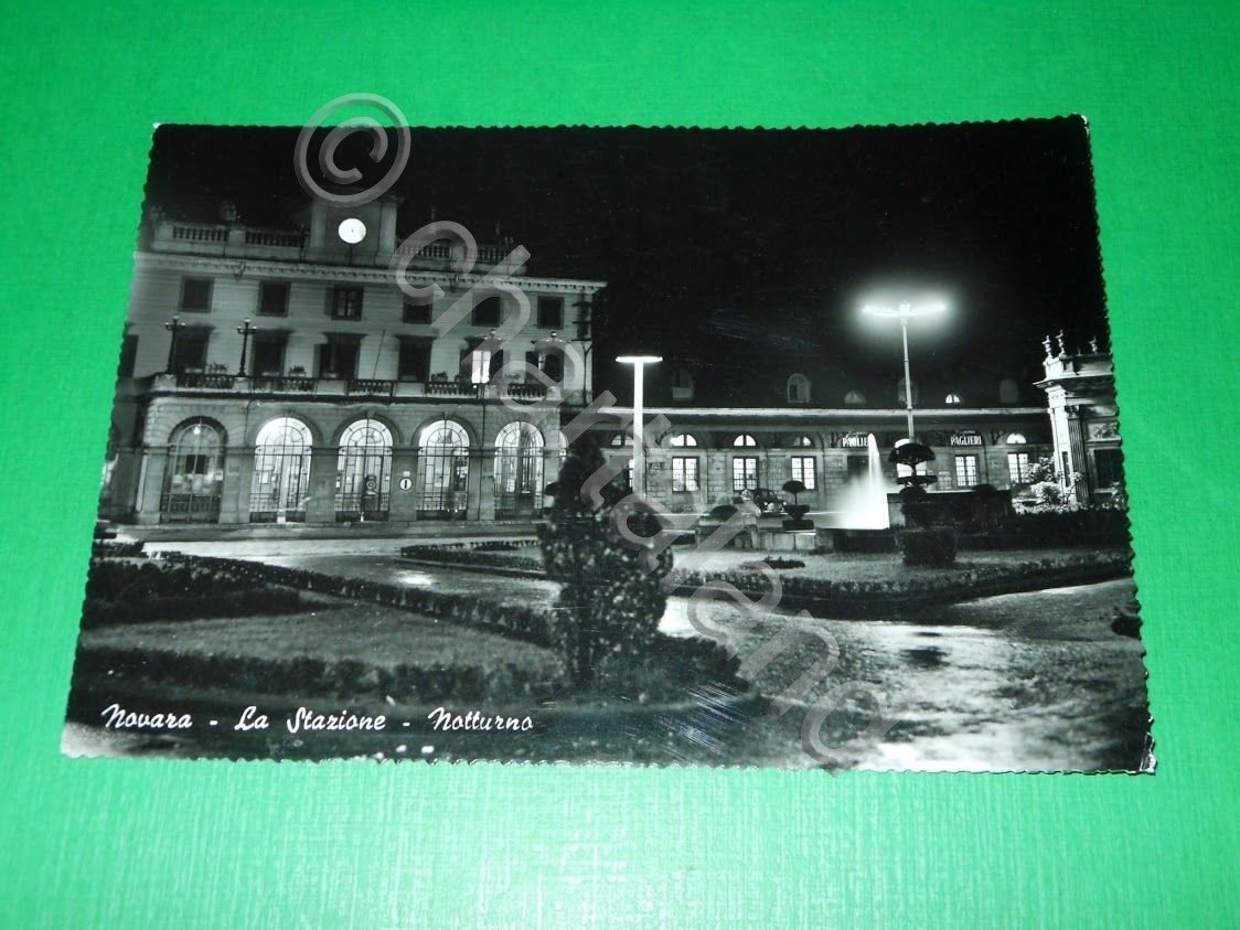 Cartolina Novara - La Stazione ( notturno ) 1960