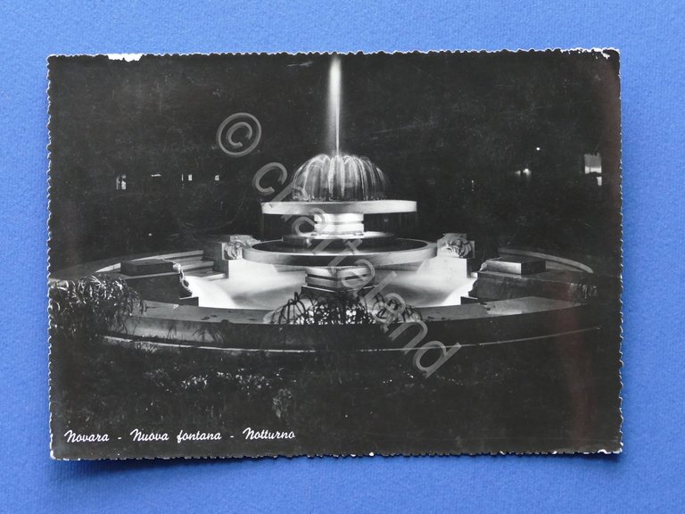 Cartolina Novara - Nuova Fontana - Notturno - 1950 ca.