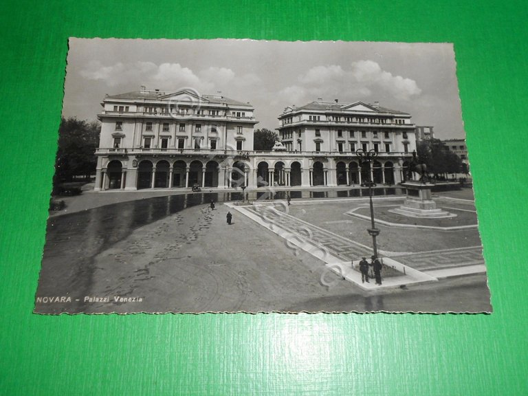 Cartolina Novara - Palazzi Venezia 1944
