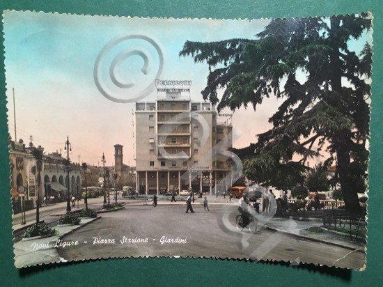 Cartolina Novi Ligure - Piazza Stazione - Giardini - 1954