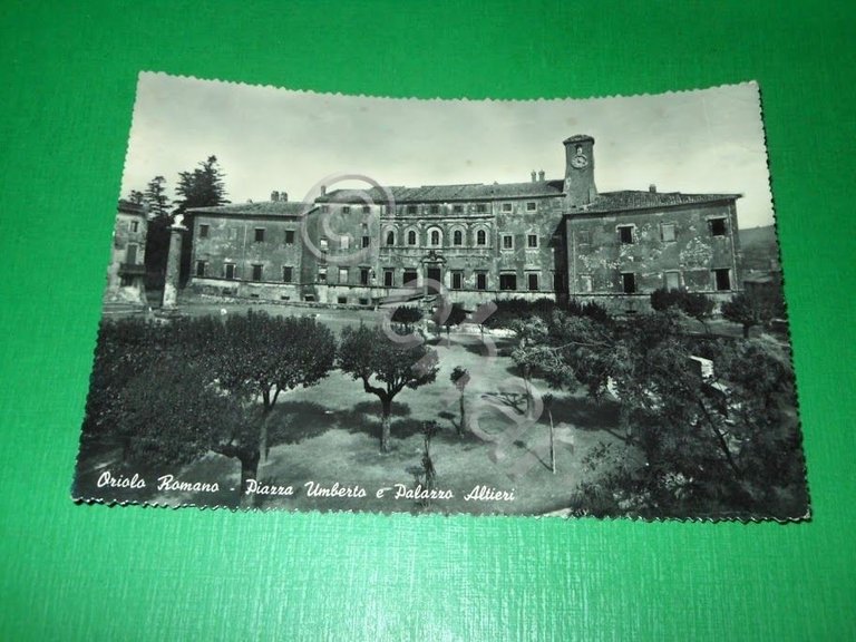 Cartolina Oriolo Romano - Piazza Umberto e Palazzo Altieri 1956