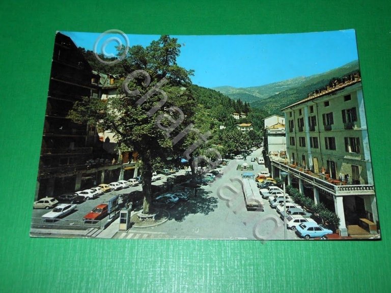 Cartolina Ormea ( Cuneo ) - Piazza Vittorio Emauele 1979.