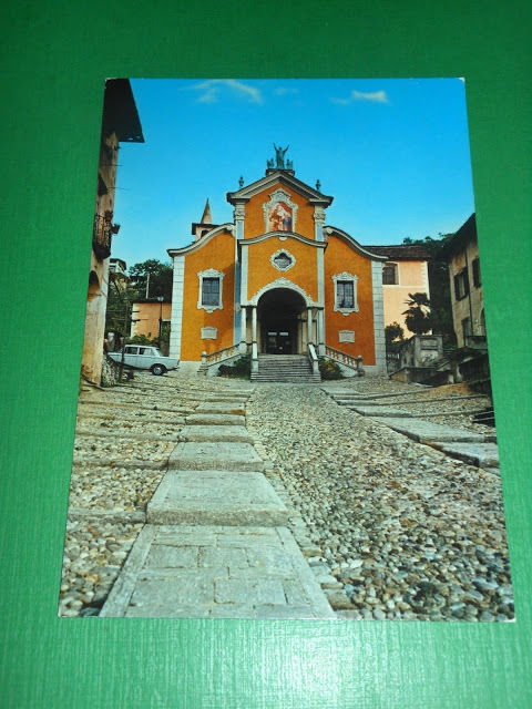 Cartolina Orta San Giulio - La Parrocchiale vista dalla Motta …