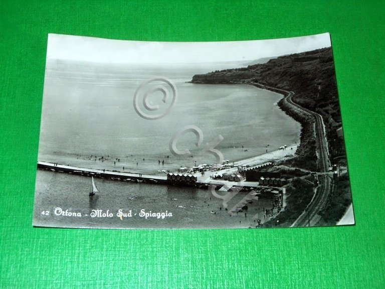 Cartolina Ortona - Molo Sud - Spiaggia 1953.