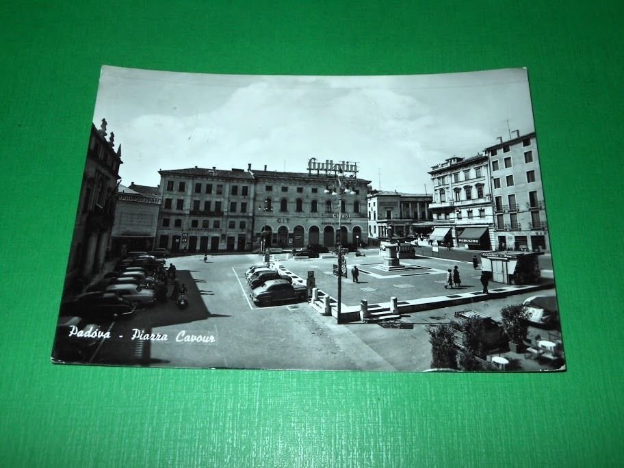 Cartolina Padova - Piazza Cavour 1964.