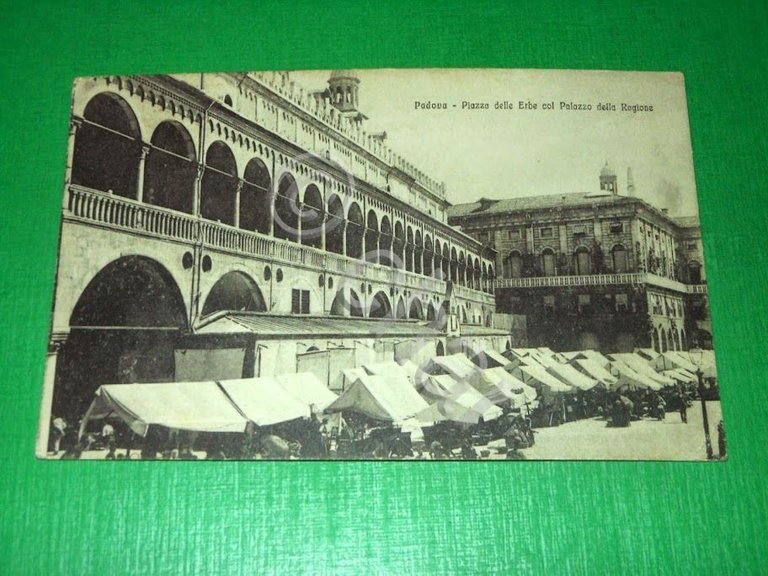 Cartolina Padova - Piazza delle Erbe col Palazzo della Ragione …