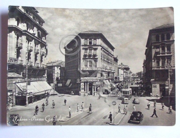 Cartolina Padova - Piazza Garibaldi 1953