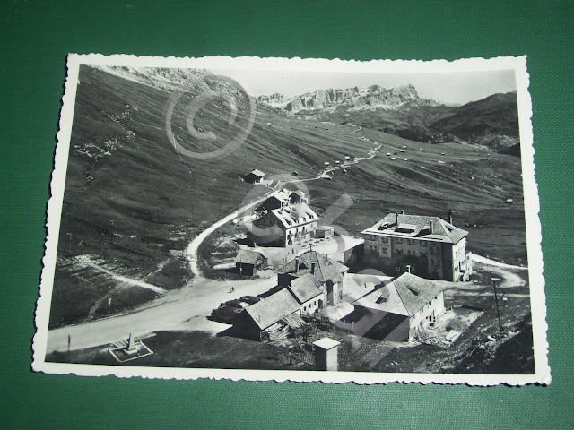 Cartolina Passo Pordoi - Alberghi verso le Tofane 1953