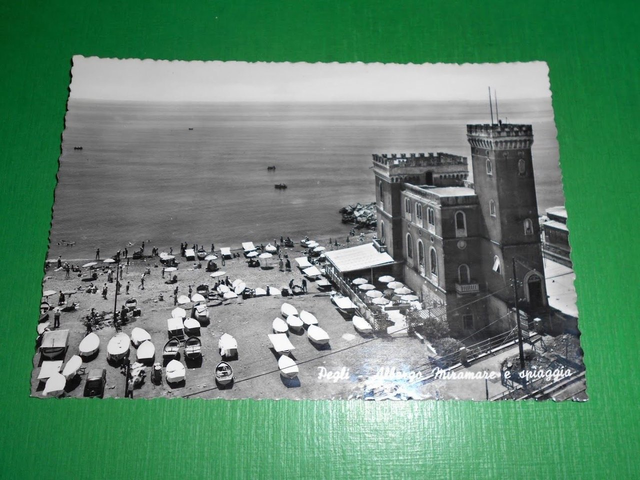 Cartolina Pegli - Albergo Miramare e spiaggia 1955 ca.