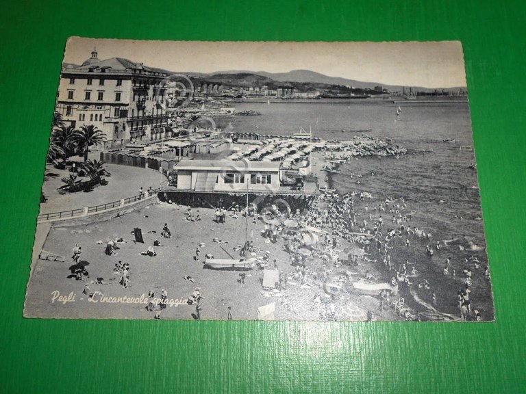 Cartolina Pegli - L'incantevole spiaggia 1950 ca