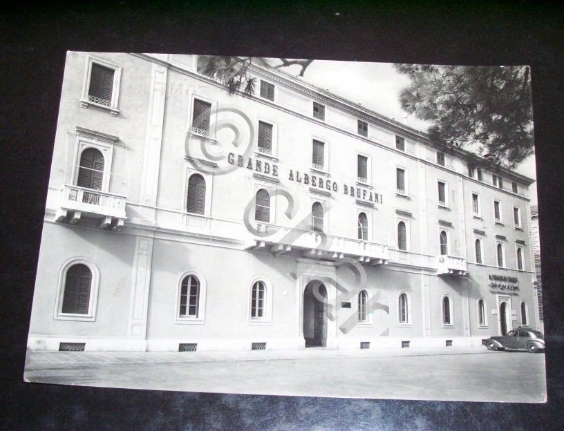 Cartolina Perugia - Grande Albergo Brufani 1950.