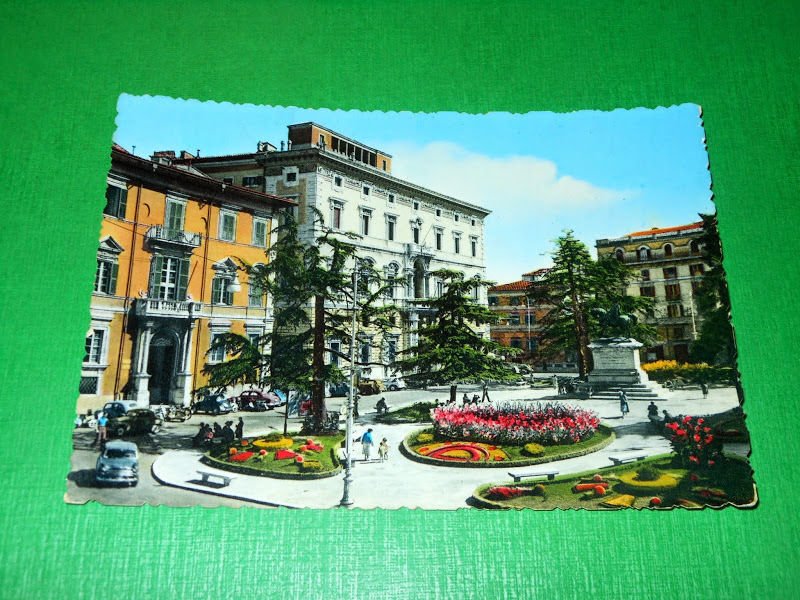 Cartolina Perugia - Piazza Italia 1955 ca..