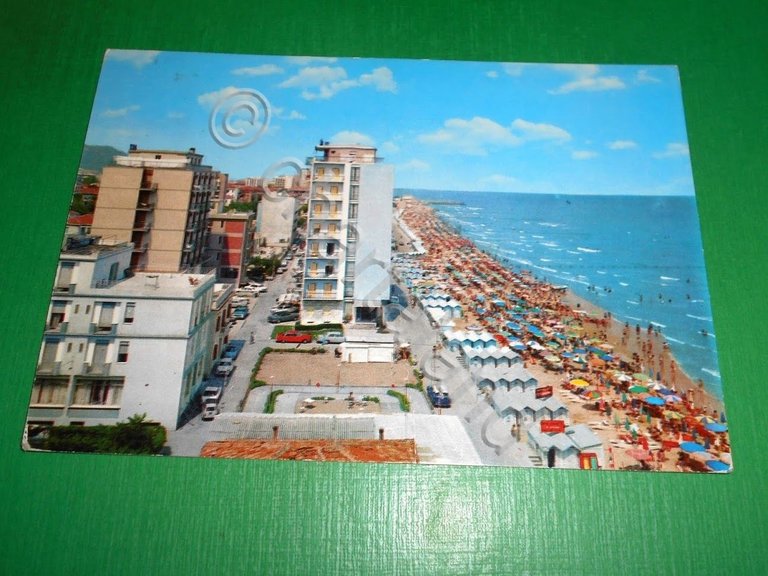 Cartolina Pesaro - Spiaggia di Levante 1968