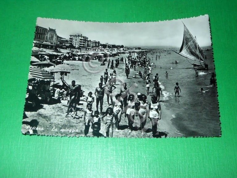 Cartolina Pescara - La spiaggia 1954 | Immagine Gallery 2