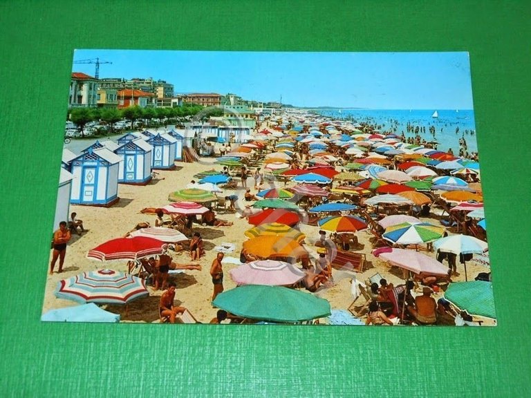 Cartolina Pescara - La spiaggia 1965.