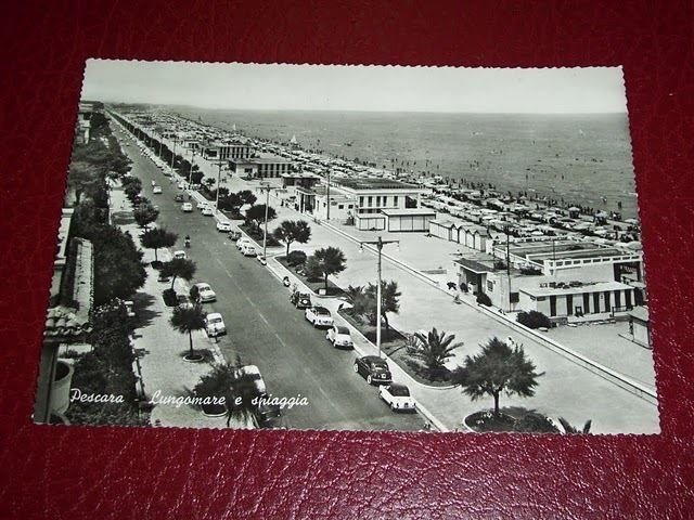 Cartolina Pescara - Lungomare e spiaggia 1963.