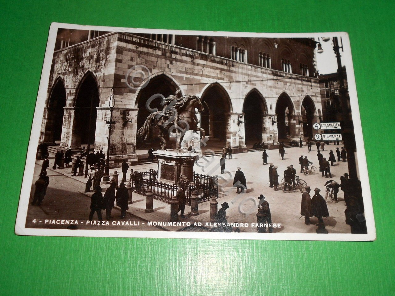 Cartolina Piacenza - Piazza Cavalli - Monumento ad Alessandro Farnese …