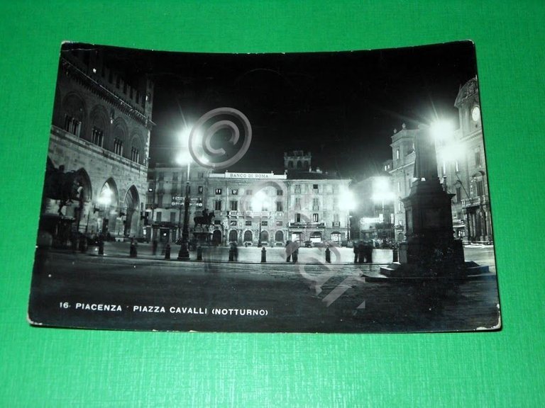 Cartolina Piacenza - Piazza Cavalli ( notturno ) 1949