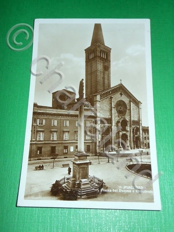 Cartolina Piacenza - Piazza del Duomo e Cattedrale 1936