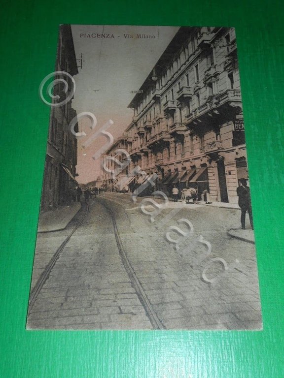 Cartolina Piacenza - Via Milano 1942