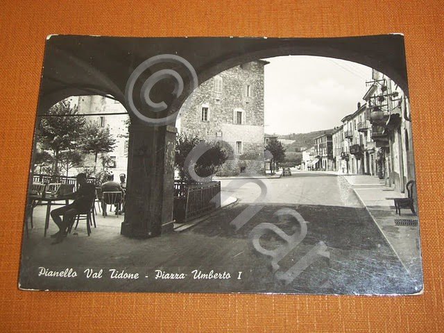 Cartolina Pianello Val Tidone - Piazza Umberto I 1953