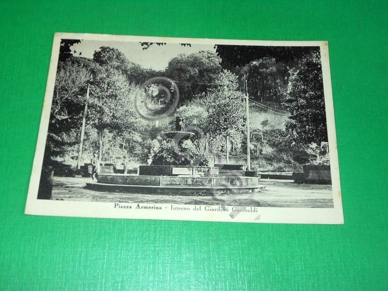 Cartolina Piazza Armerina - Interno del Giardino Garibaldi 1949