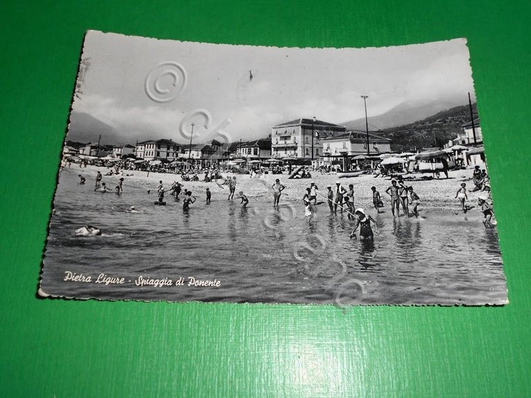 Cartolina Pietra Ligure - Spiaggia di Ponente 1957