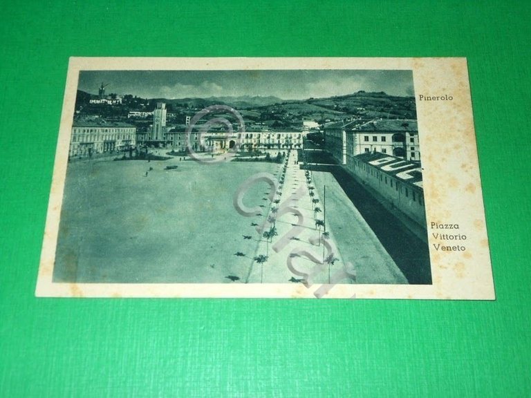 Cartolina Pinerolo - Piazza Vittorio Veneto 1935 ca.