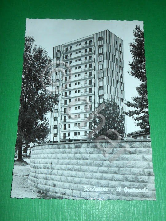Cartolina Pordenone - Il Grattacielo 1960.