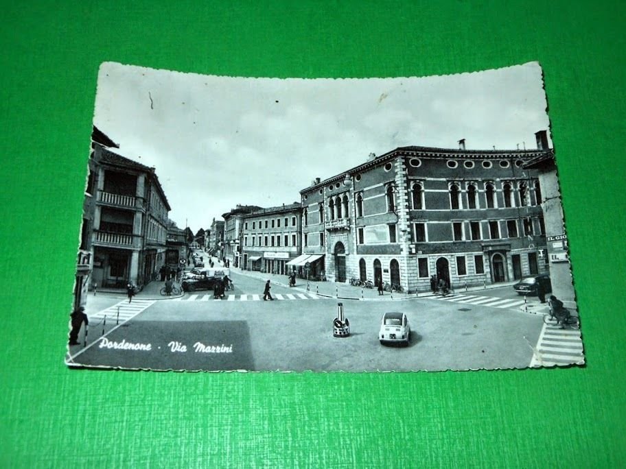 Cartolina Pordenone - Via Mazzini 1962.