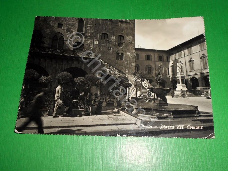 Cartolina Prato - Piazza del Comune 1955