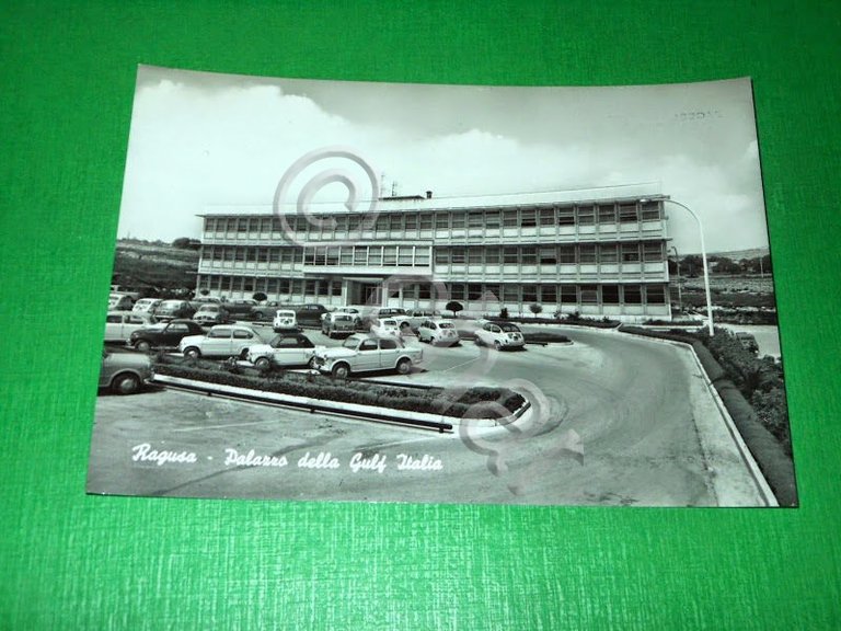 Cartolina Ragusa - Palazzo della Gulf Italia 1960 ca.