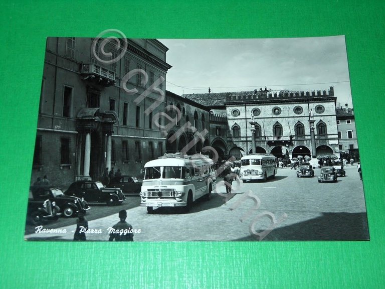 Cartolina Ravenna - Piazza Maggiore 1951