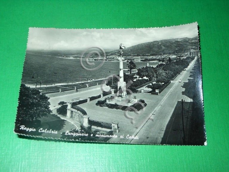 Cartolina Reggio Calabria - Lungomare e monumento ai Caduti 1959.