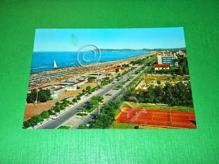 Cartolina Riccione - Lungomare e spiaggia -- 1970 | Immagine Gallery 2