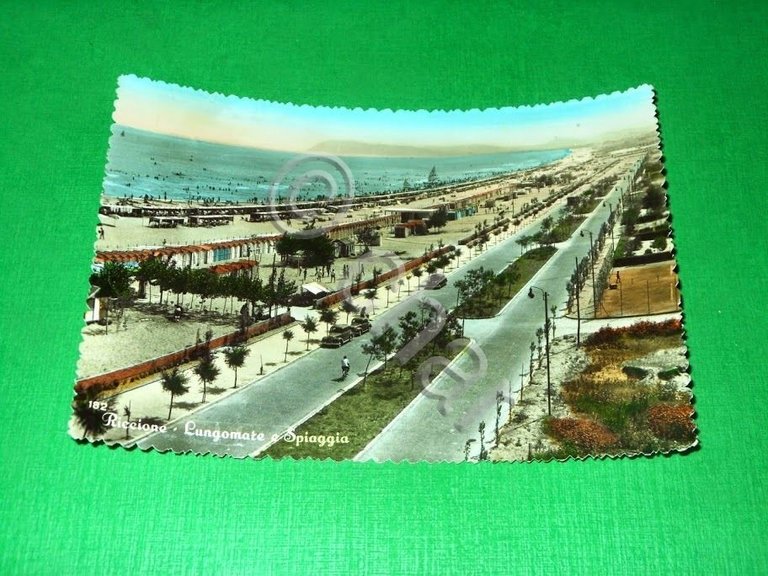 Cartolina Riccione - Lungomare e Spiaggia 1957 ca.