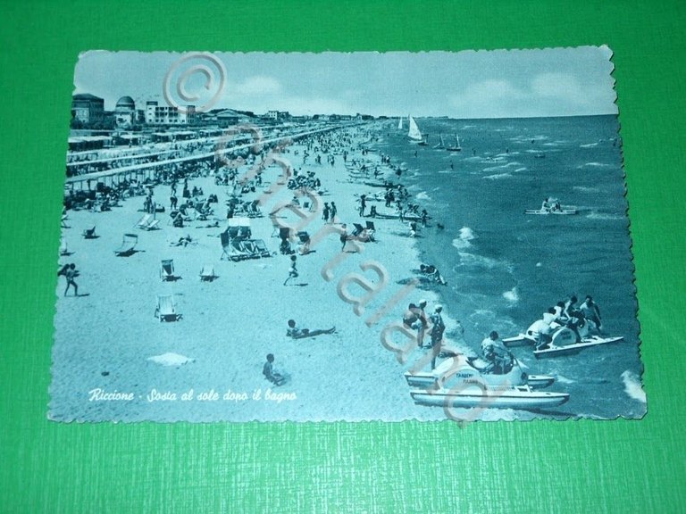 Cartolina Riccione - Sosta al sole dopo il bagno 1956 | Immagine Gallery 2