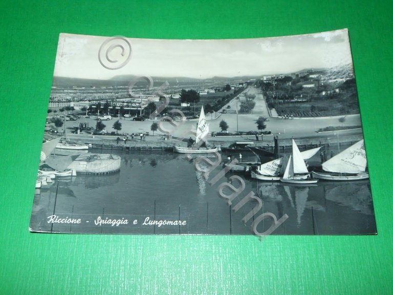 Cartolina Riccione - Spiaggia e Lungomare 1956