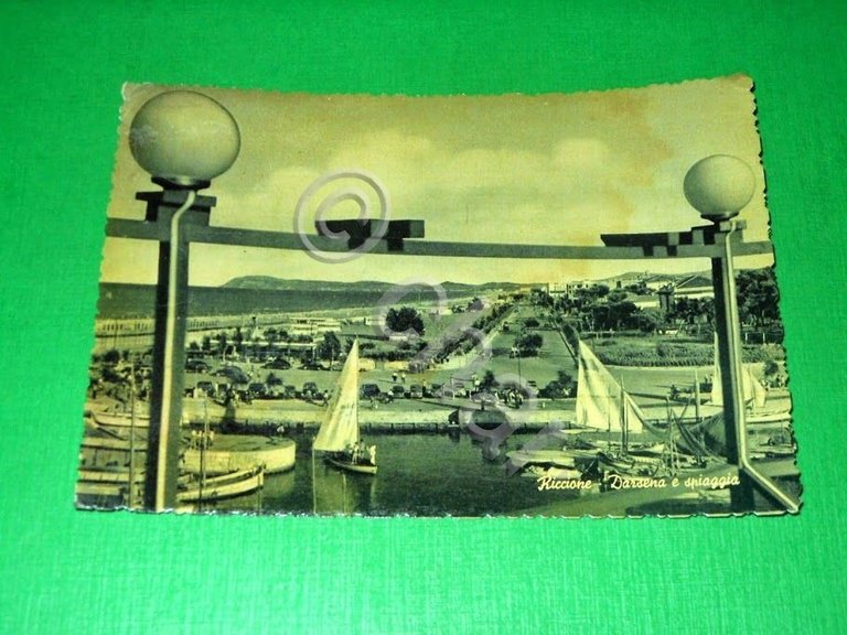 Cartolina Riccione ( Rimini ) - Darsena e spiaggia 1956
