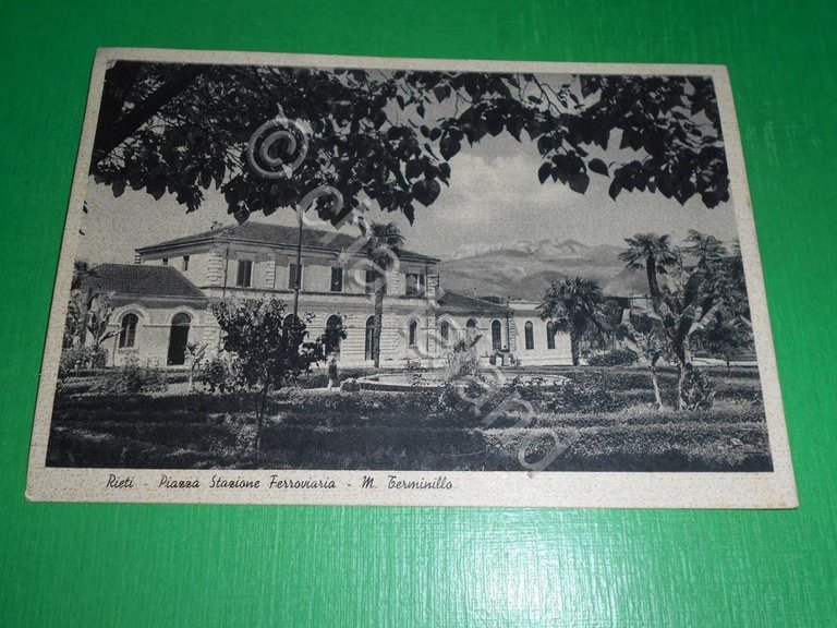Cartolina Rieti - Piazza Stazione Ferroviaria - M. Terminillo 1942.