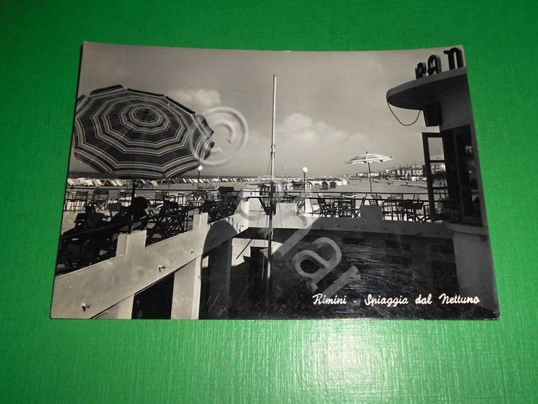 Cartolina Rimini - Spiaggia dal Nettuno 1950