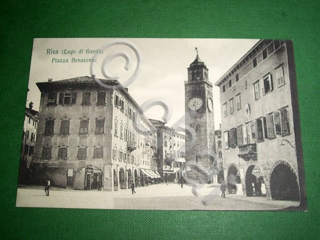 Cartolina Riva ( Lago di Garda ) - Piazza Benacense …