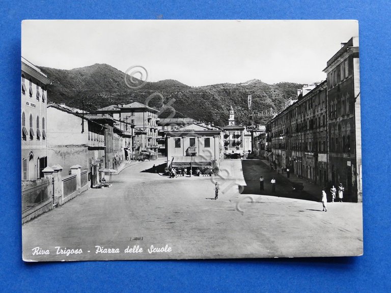 Cartolina Riva Trigosio - Piazza delle Scuole - 1957