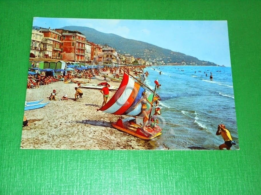 Cartolina Riviera dei Fiori - Alassio - La spiaggia 1967.