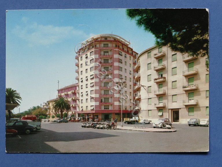 Cartolina Riviera dei Fiori - Albenga - Piazza Matteotti - …