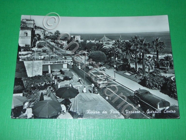Cartolina Riviera dei Fiori - Varazze - Giardini Centro 1955