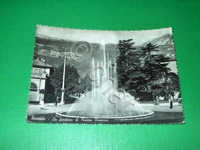 Cartolina Rovereto - La fontana di Piazza Rosmini 1951.
