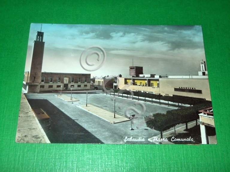 Cartolina Sabaudia - Piazza Comunale 1960 ca